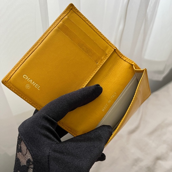 Auth Chanel Yellow Classic Caviar CC Logo Bi-Fold Card Holder - PreLoved - Picture 6 of 10